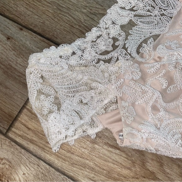 𝗠𝗜𝗗-𝗟𝗘𝗡𝗚𝗧𝗛 𝗟𝗔𝗖𝗘 𝗗𝗥𝗘𝗦𝗦 - Picture 2 of 10